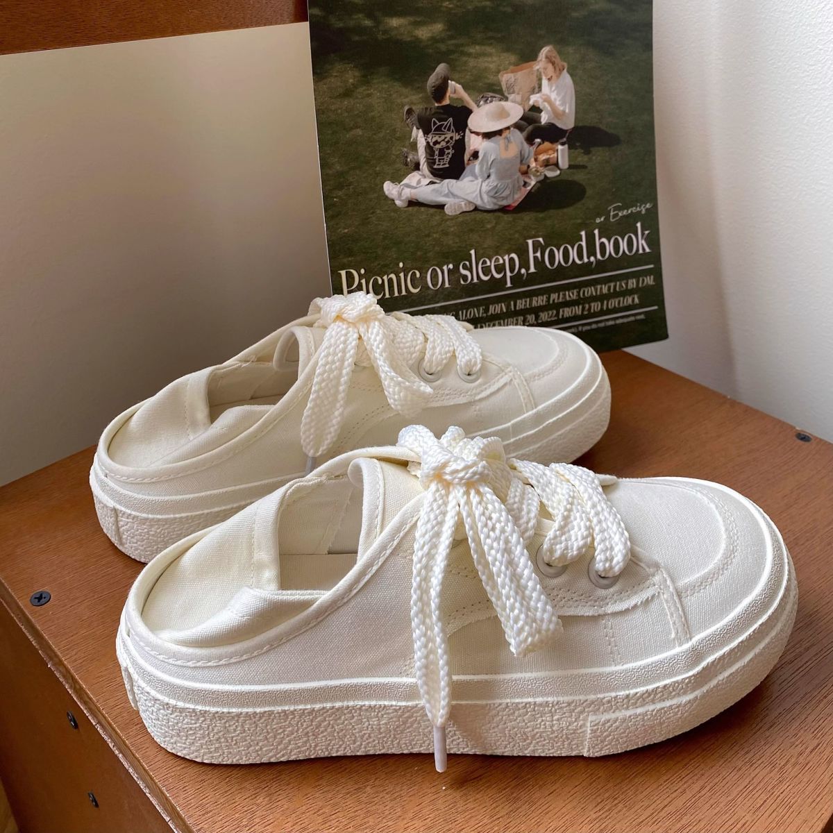 LIGHTWEIGHT CANVAS SHOES detail 3