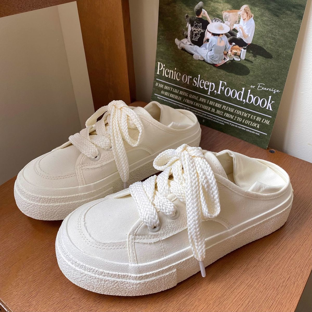 CREAM CONVERTIBLE CANVAS SHOES detail 3