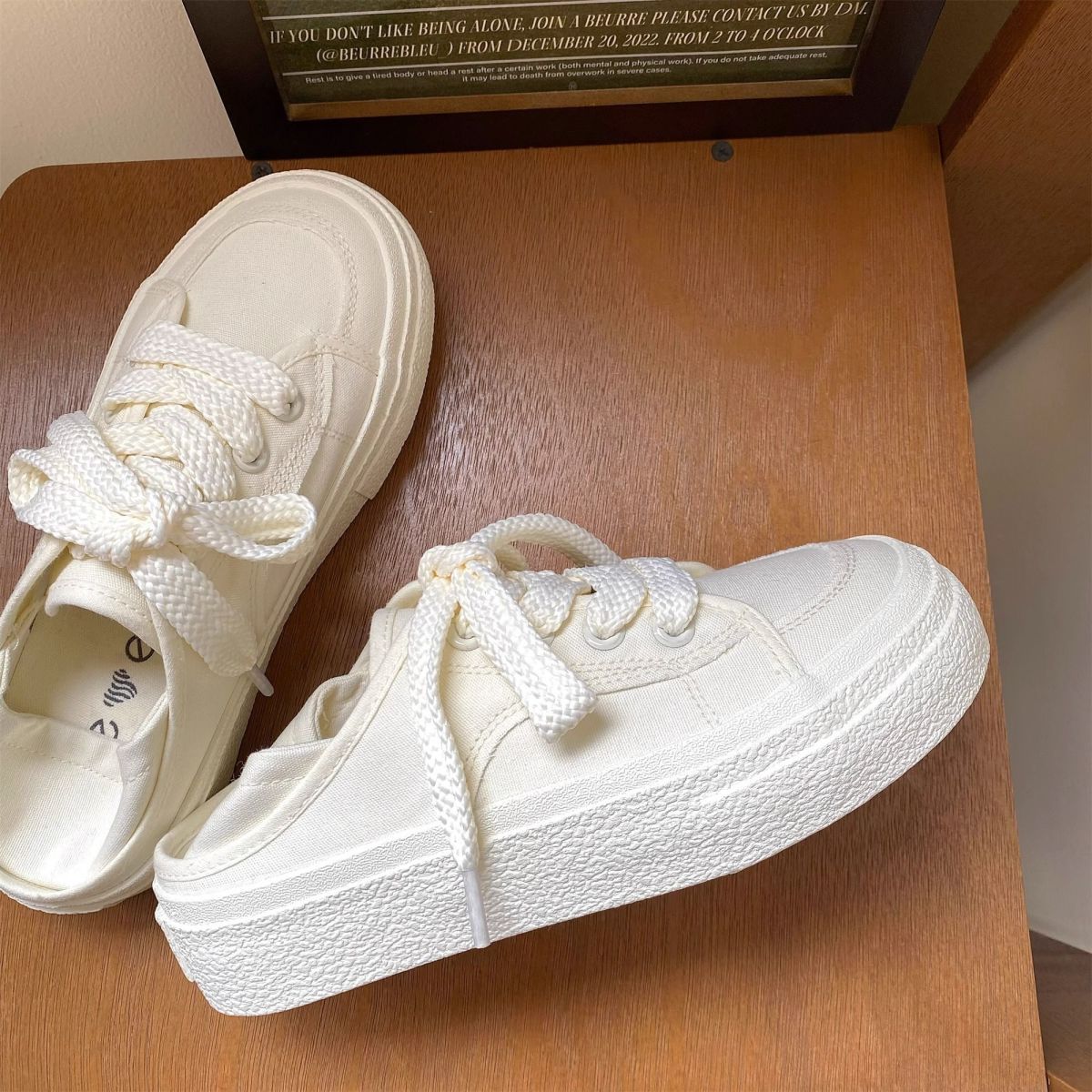 CREAM CONVERTIBLE CANVAS SHOES detail 4