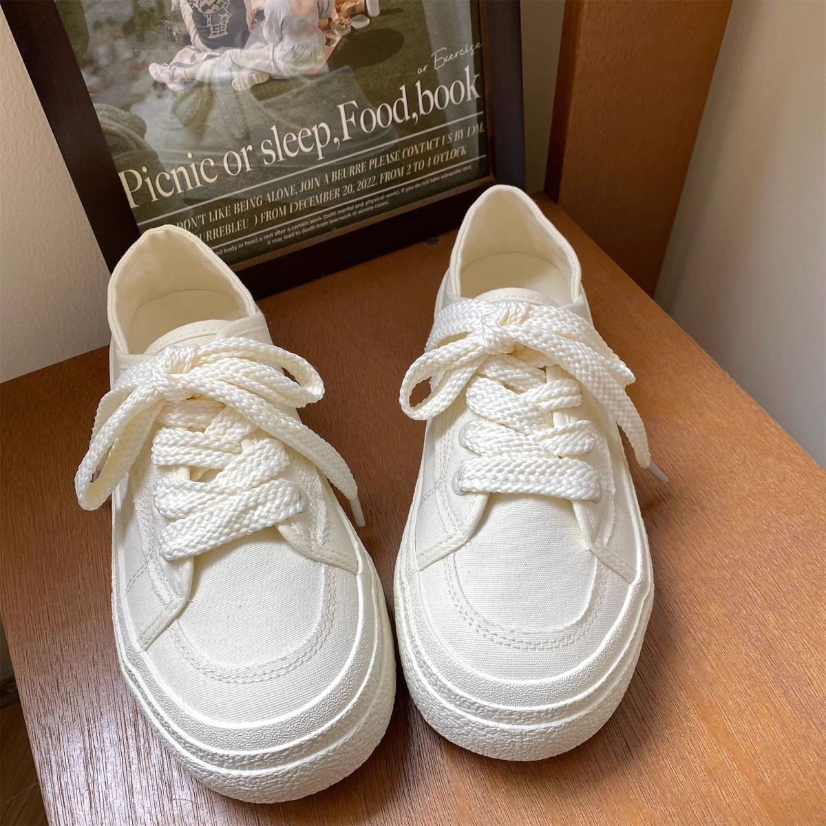 LIGHTWEIGHT CANVAS SHOES detail 7