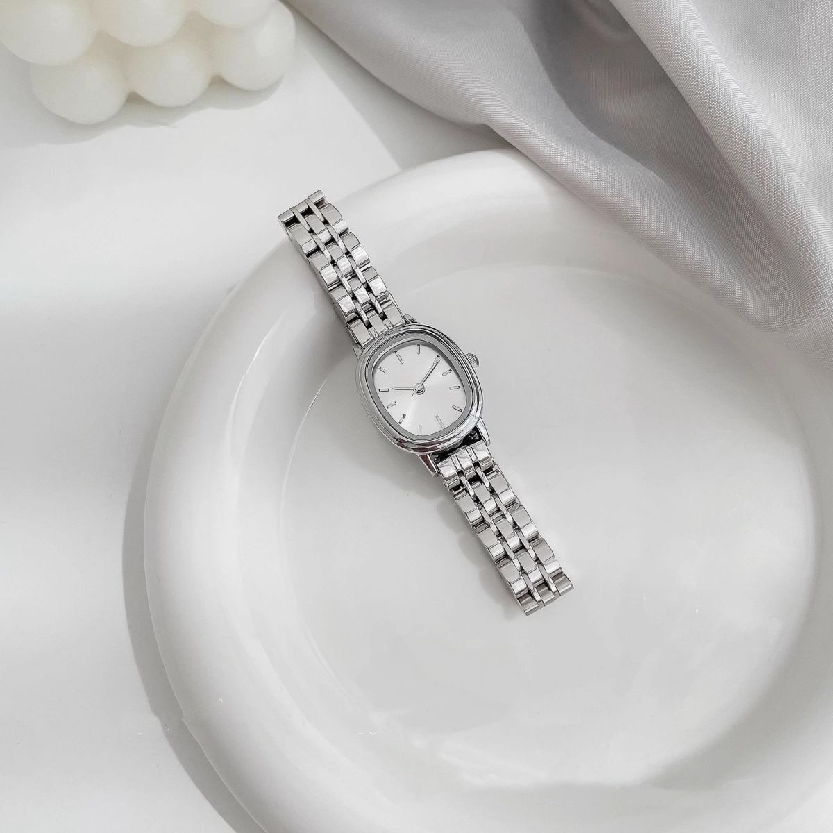 OVAL SILVER WATCH detail 5