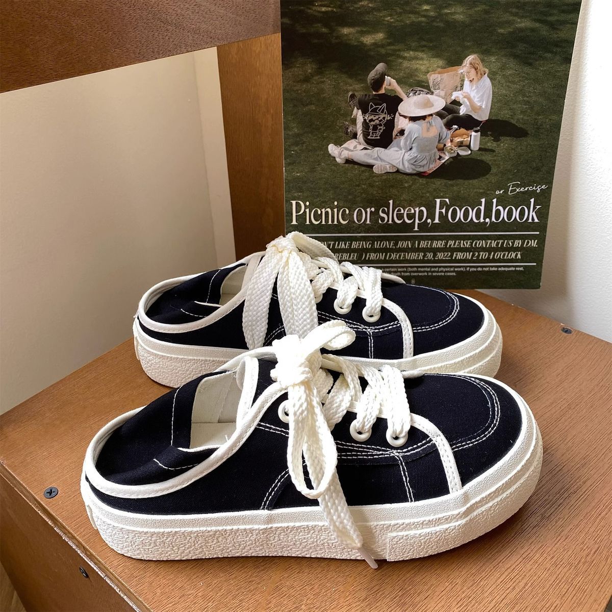 LIGHTWEIGHT CANVAS SHOES detail 12