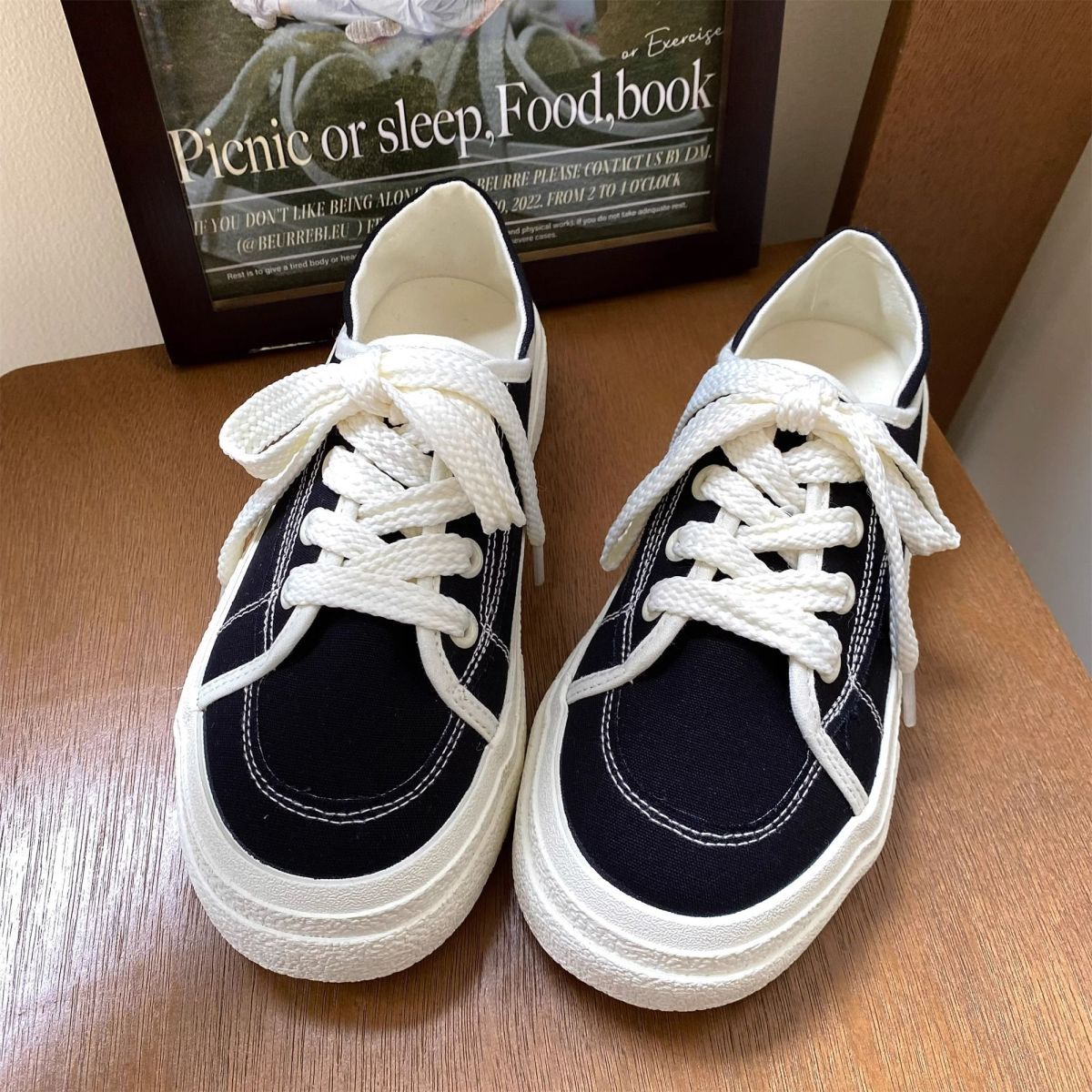LIGHTWEIGHT CANVAS SHOES detail 13