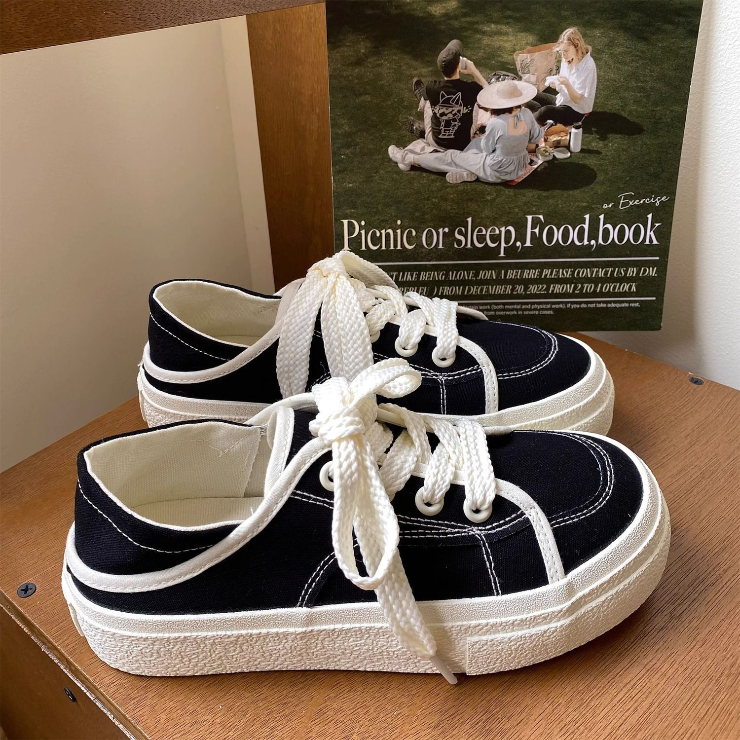 LIGHTWEIGHT CANVAS SHOES 7