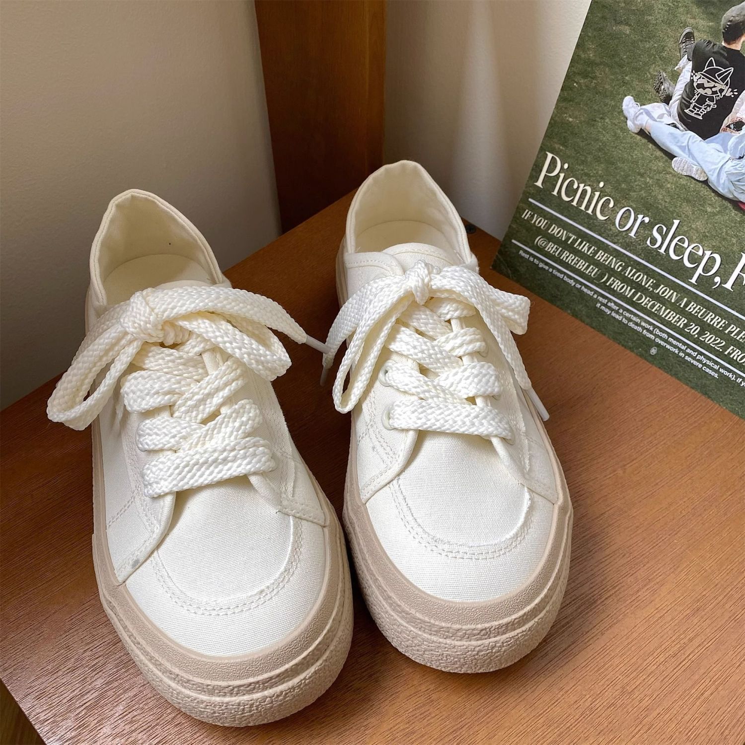 LIGHTWEIGHT CANVAS SHOES 8